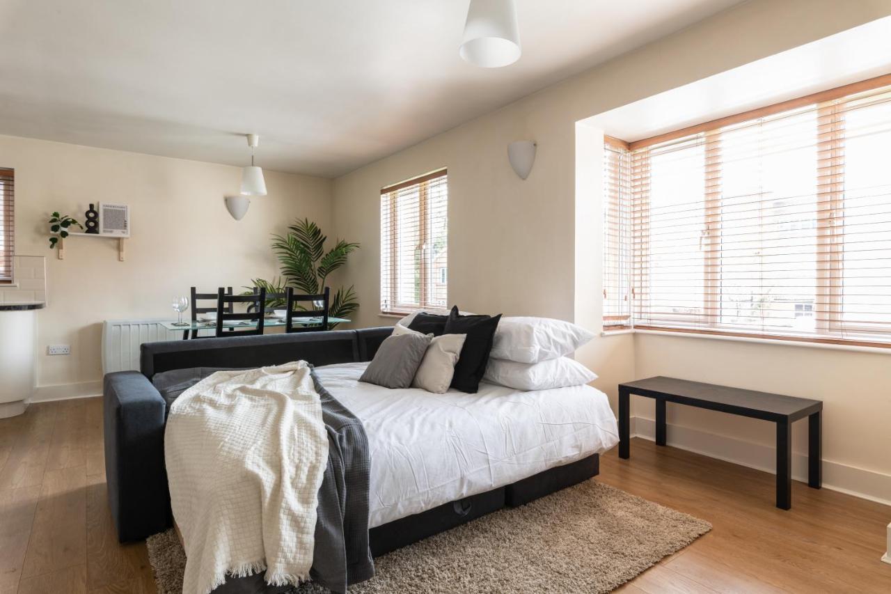 Spacious 2Br Flat - 2 Free Parking Spaces - Near Lgw Airport Κρόουλι Εξωτερικό φωτογραφία