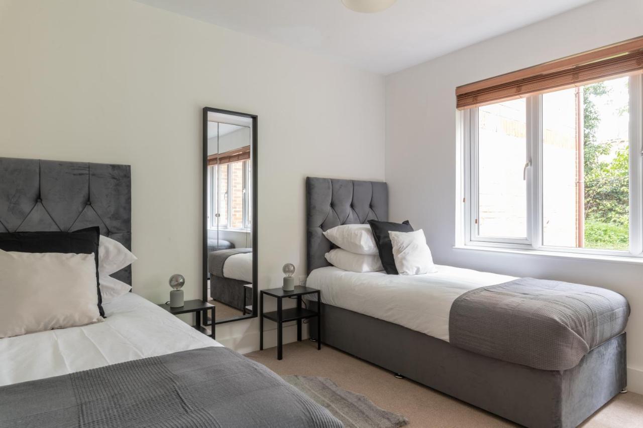 Spacious 2Br Flat - 2 Free Parking Spaces - Near Lgw Airport Κρόουλι Εξωτερικό φωτογραφία