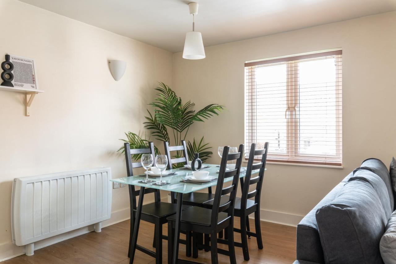 Spacious 2Br Flat - 2 Free Parking Spaces - Near Lgw Airport Κρόουλι Εξωτερικό φωτογραφία