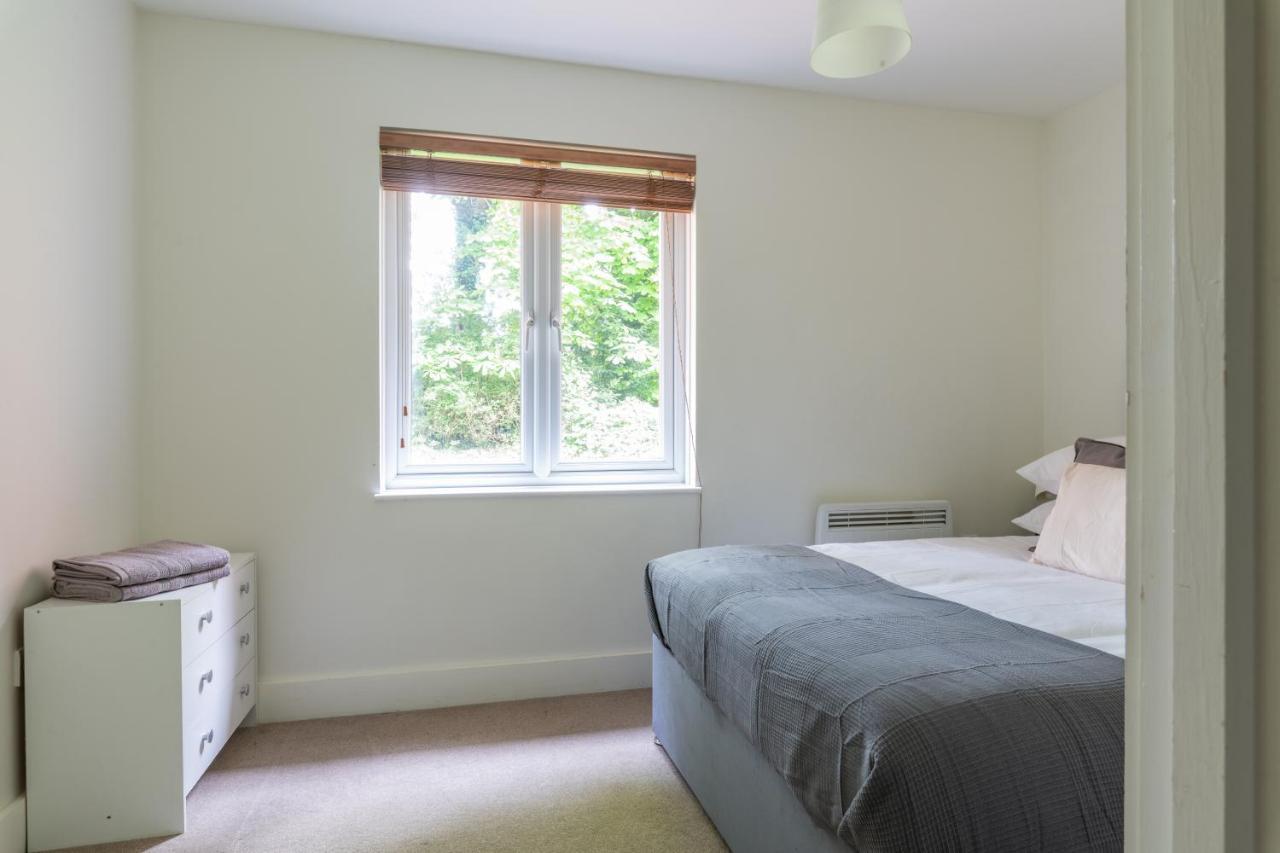 Spacious 2Br Flat - 2 Free Parking Spaces - Near Lgw Airport Κρόουλι Εξωτερικό φωτογραφία